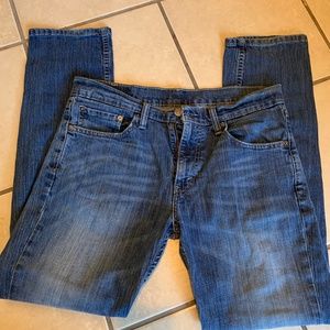 Levis Straight Slim Leg Medium Wash